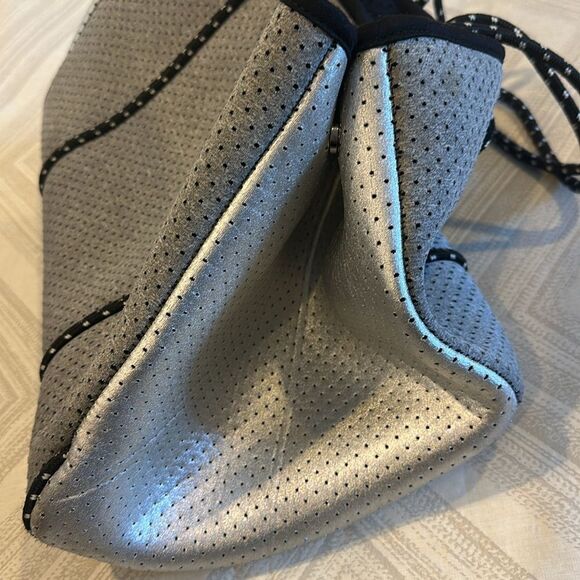 Ah-Dorned Women’s Silver/Heather Grey Neoprene Tote Bag with Small Zip Bag - Picture 2 of 8